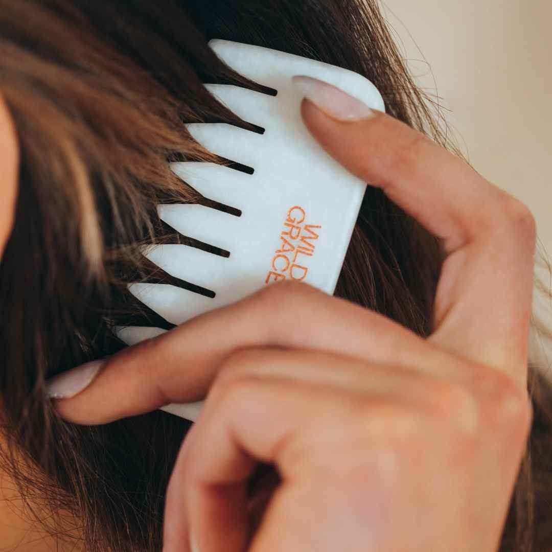 WILD GRACE white jade hair comb