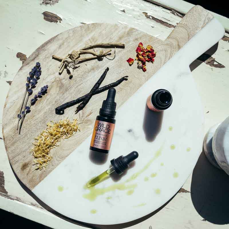 elixir plumping serum made with flowers of rose, calendula, lavender and vanilla pods and marshmallow roots. Contains high performance botanical ingredients such as hyaluronic acid, olive squalane and coQ10 enzyme. Blue tansy essential is a key ingredient, as well as amla (Indian goosberry) oil.