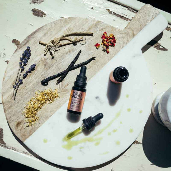 elixir plumping serum made with flowers of rose, calendula, lavender and vanilla pods and marshmallow roots. Contains high performance botanical ingredients such as hyaluronic acid, olive squalane and coQ10 enzyme. Blue tansy essential is a key ingredient, as well as amla (Indian goosberry) oil.